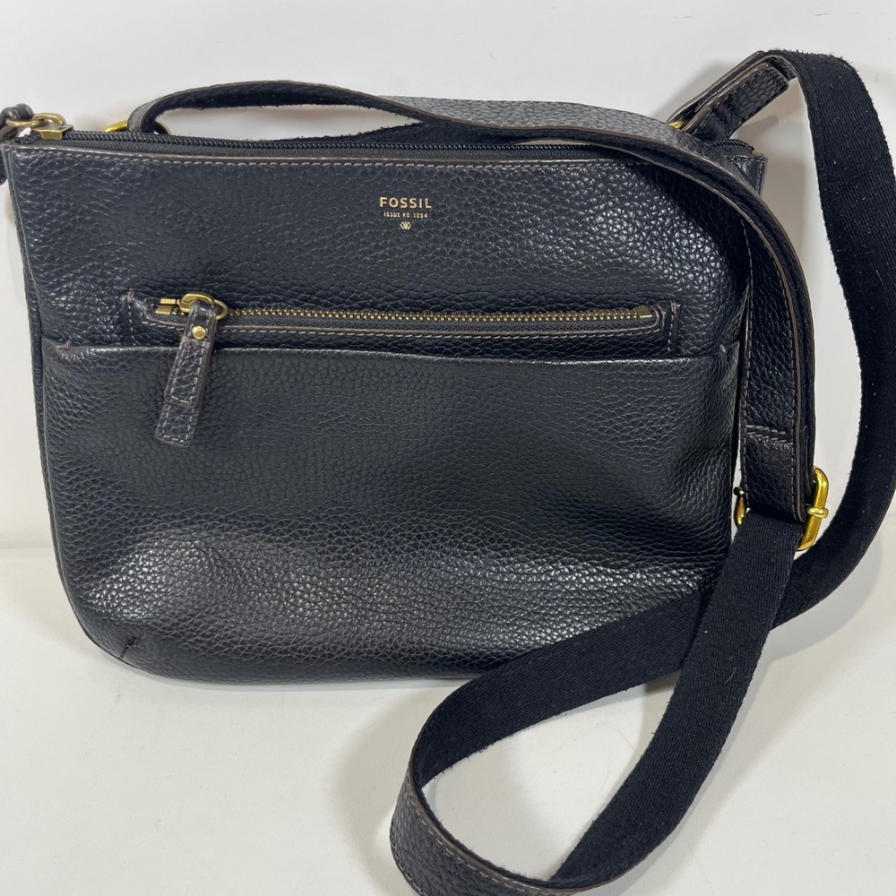 Fossil Crossbody Bag Women Black Pebbled Leather Zip Pocket Casual Minimalist
